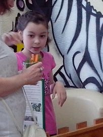 2015-06-20, девочка в контактном зоопарке